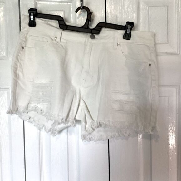 Women’s White Distressed Look Shorts - XL - Picture 1 of 5